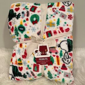 *BRAND NEW* Snoopy Peanuts Christmas Blanket - Queen Size